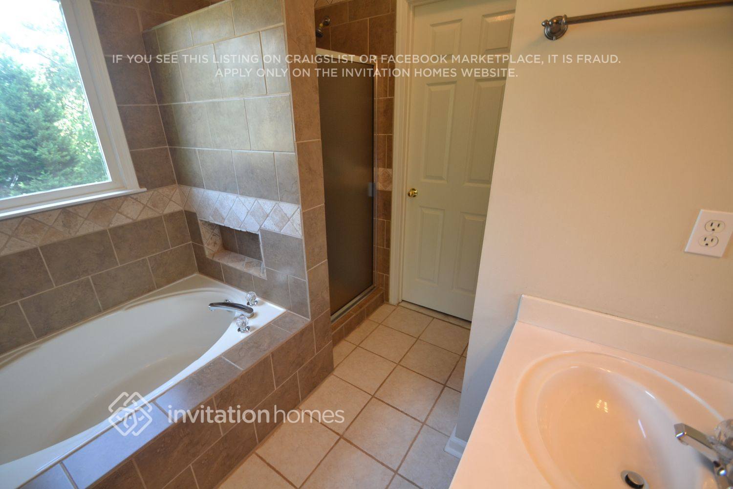 Building Photo - 4002 Mt Vernon Dr