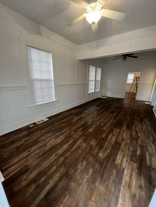 Building Photo - ZPINE1066