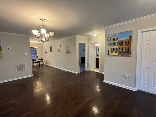 Building Photo - 2483 Memorial Dr SE