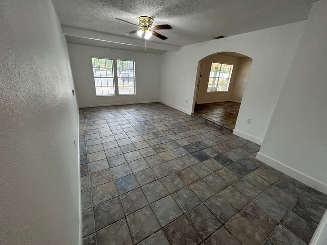 Building Photo - **APPLICATION RECEIVED** *MOVE IN SPECIAL* Tucked Away on a Cul-de-Sac | 3-Bedroom San Antonio Home!