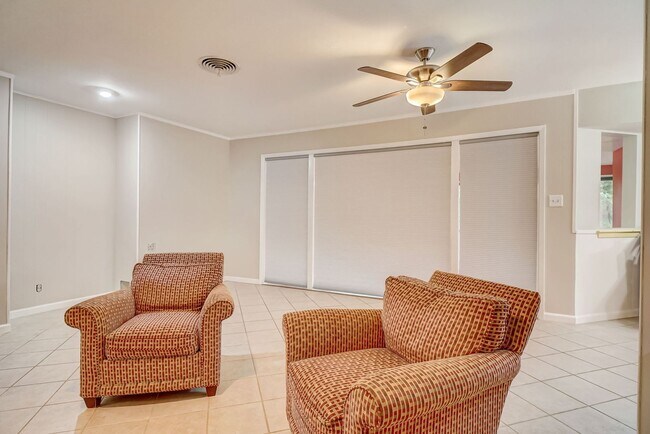 Building Photo - Welcome to this beautiful 3-bedroom, 2-bat...