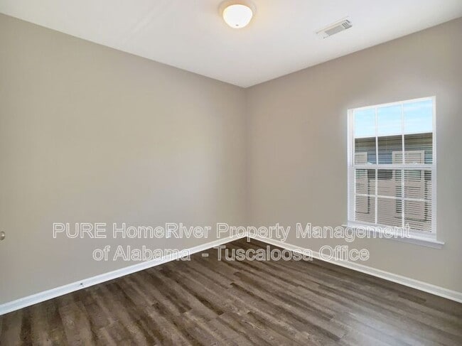 Building Photo - 9750 Moonlight Dr