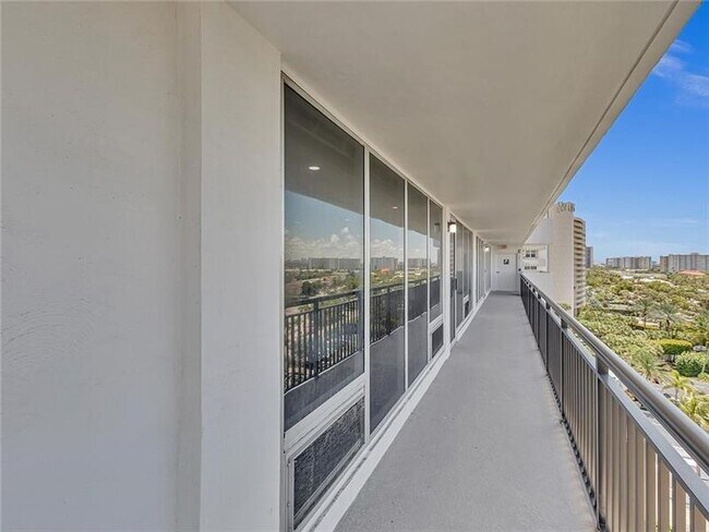 Building Photo - 4280 Galt Ocean Dr