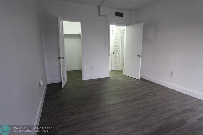 Building Photo - 9159 SW 77th Ave