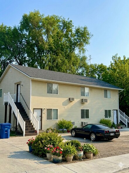 Building Photo - 344 Caswell Ave W