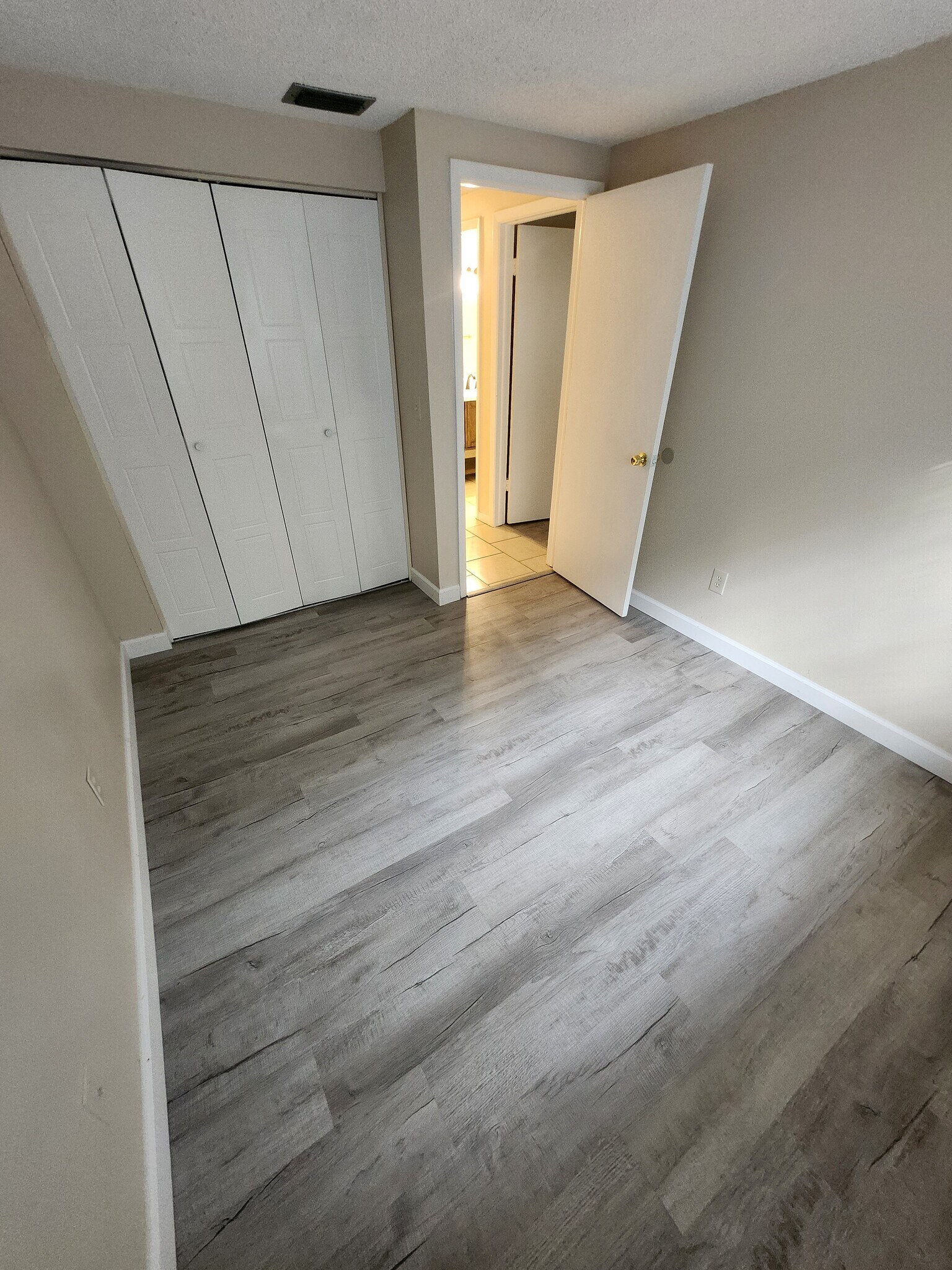 Building Photo - 2906 Cedaridge Dr