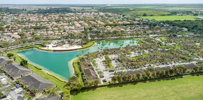 Building Photo - 935 NE 33rd Terrace