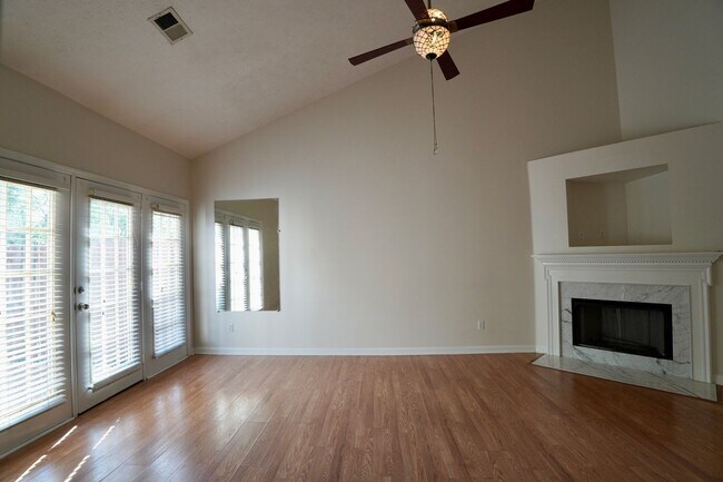 Building Photo - NICE One Level Nashville Area Home Near Lakes and Airport!