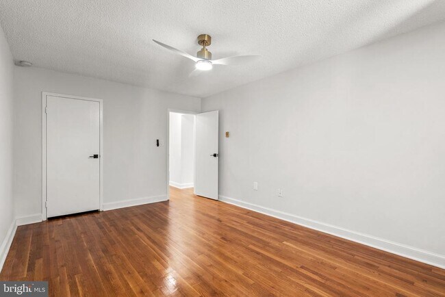 Building Photo - 7630 Tomlinson Ave