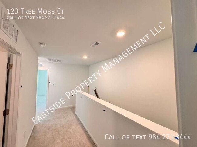 Building Photo - 123 Tree Moss Ct