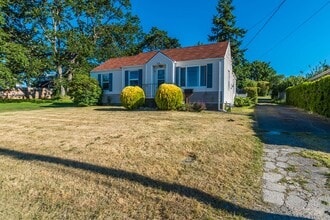 Building Photo - Three Bedroom One Bath House