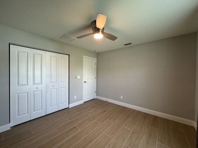 Building Photo - 4310 Zenith Rd