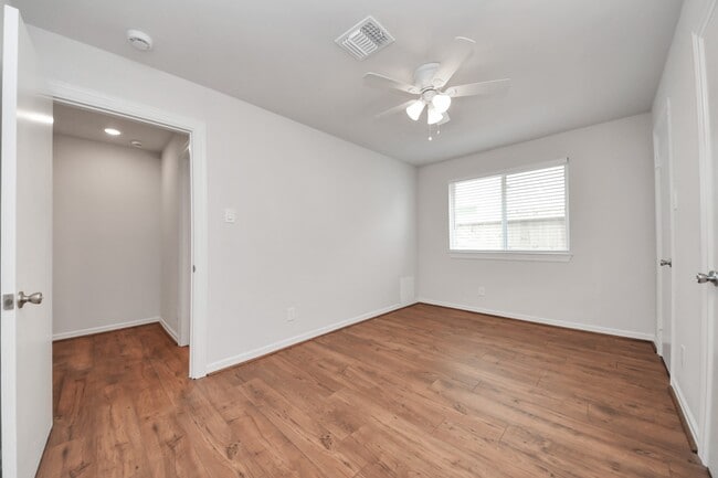 Building Photo - 6034 John Dreaper Dr