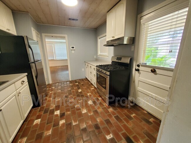 Building Photo - 4750 Tupello St