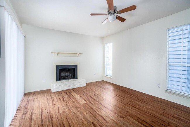 Building Photo - 18515 Egret Bay Blvd