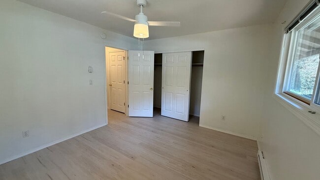 Building Photo - Great Duplex 2bd 2bath Big yard, Parking, ...