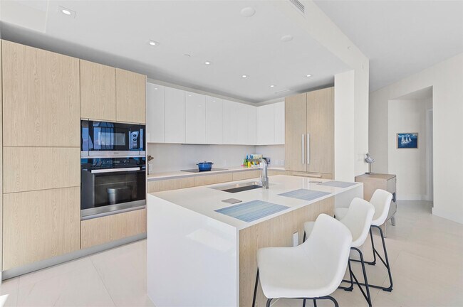 Building Photo - 3100 N Ocean Dr