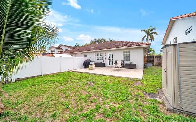 Building Photo - 7567 N Augusta Dr