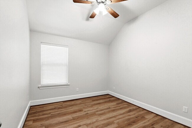 Building Photo - 2226 Falcon Brook Dr