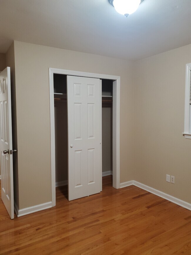 Building Photo - 28 Sampson St