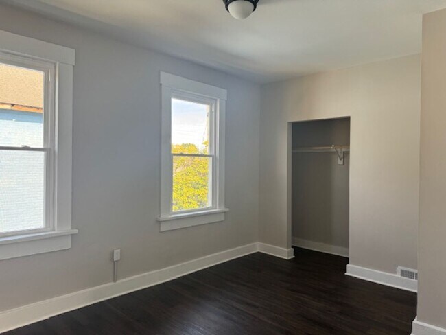 Building Photo - 2 Bedroom 1 1/2 Bath Beautifully Renovated Home in Historic Huffman Area