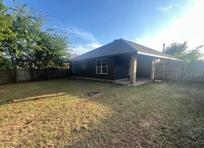 Building Photo - 3701 Truman Dr