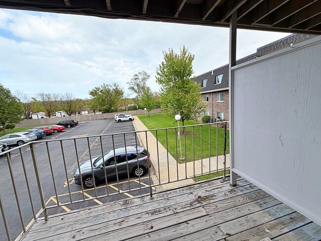 Building Photo - 841 Blossom Ln
