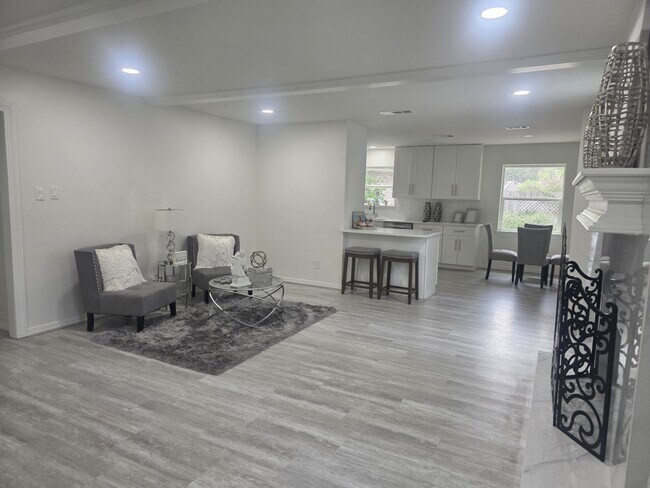 Building Photo - 1507 Village Green Ct