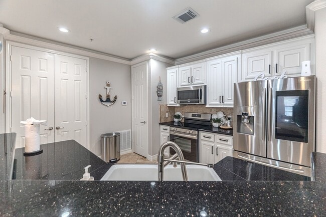 Building Photo - 7039 Kingston Cove Ln