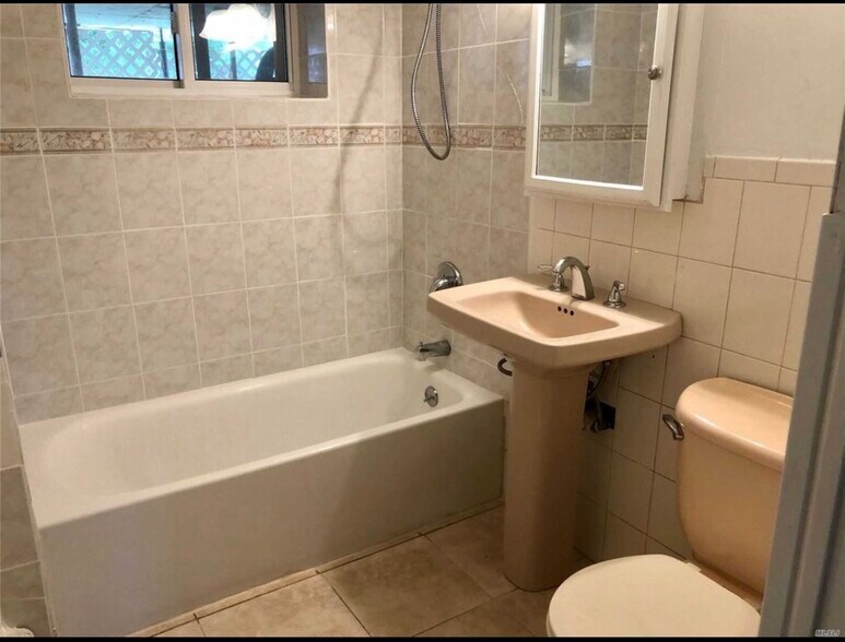 Building Photo - 40 Yale St