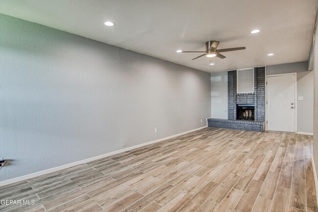 Building Photo - 6001 Morning Glory Cir