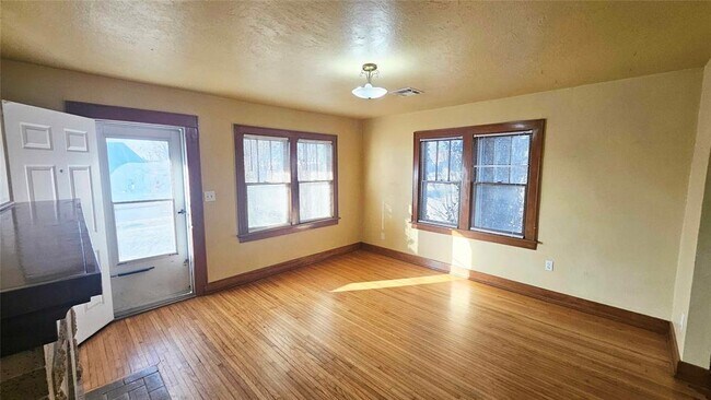 Building Photo - 2429 W Park Pl