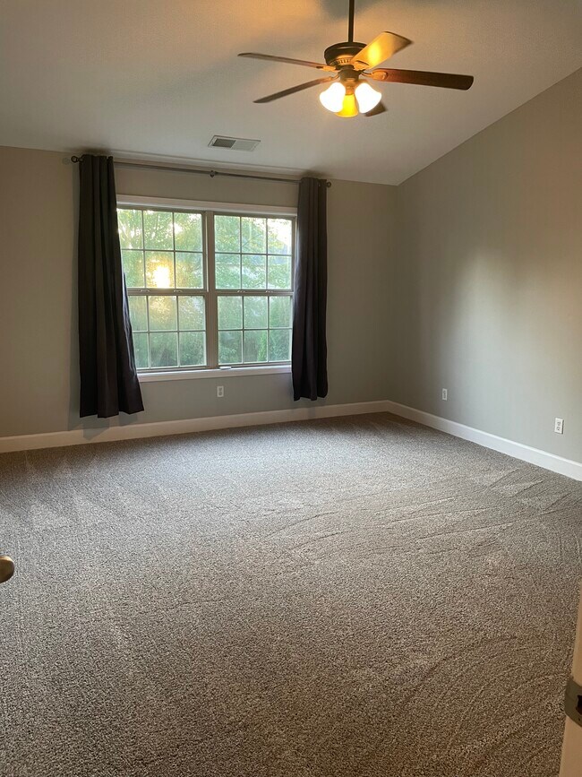 Building Photo - 940 Sunny Slope Trace