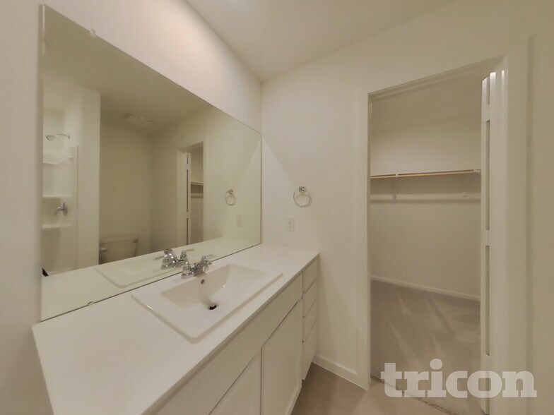 Building Photo - 3009 fantasy Terrace Dr