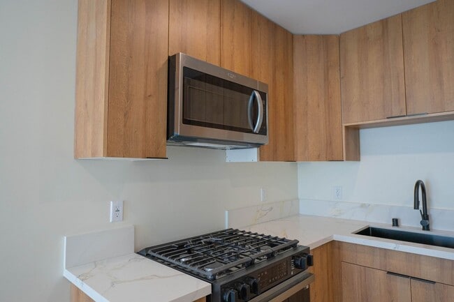 Building Photo - 1038 Westmoreland Ave