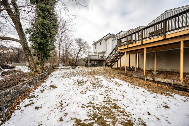 Building Photo - 14 Deane Pl