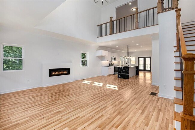 Building Photo - 3220 Sweetbriar Dr