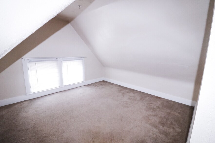 Building Photo - 2615 Eden Ave