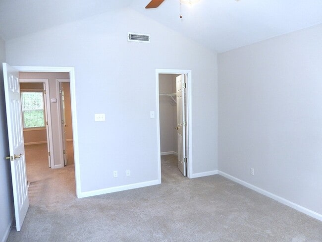 Building Photo - 211 Bridgepath Dr