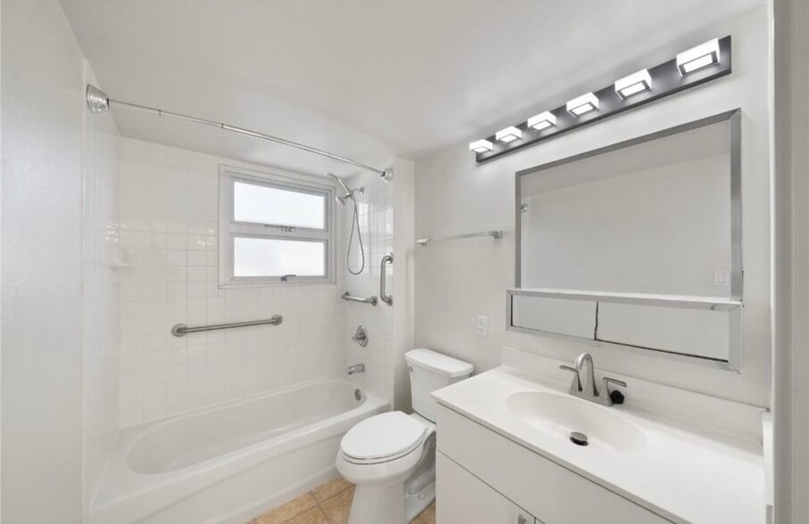 Bathroom - 215 N King St