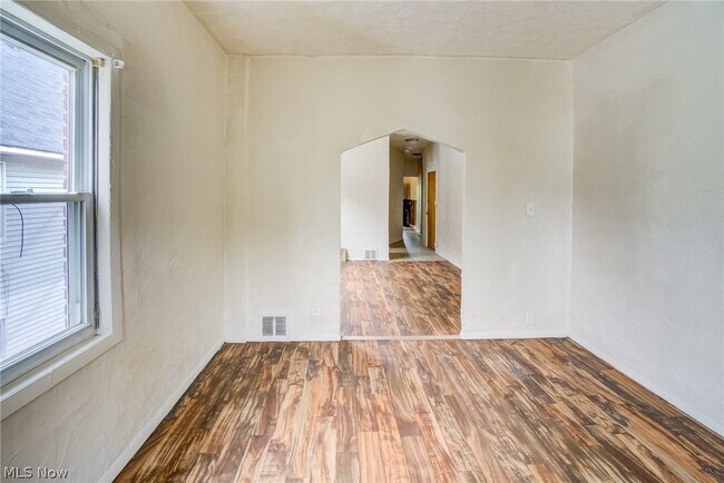 Building Photo - 3467 E 149th St