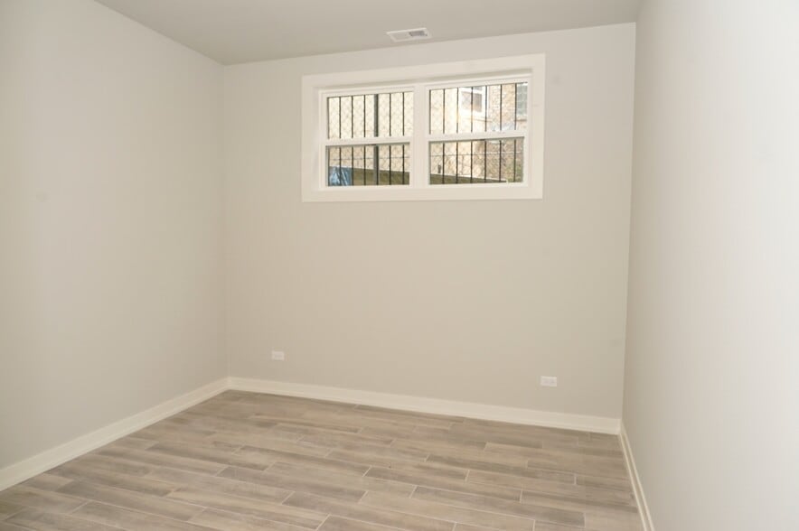 Building Photo - 6138 S University Ave