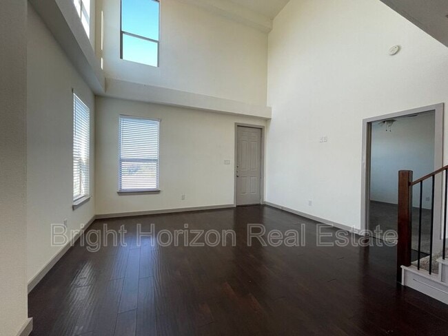 Building Photo - 3629 Valley Vista Dr