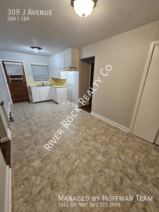 Building Photo - 309 W J Ave