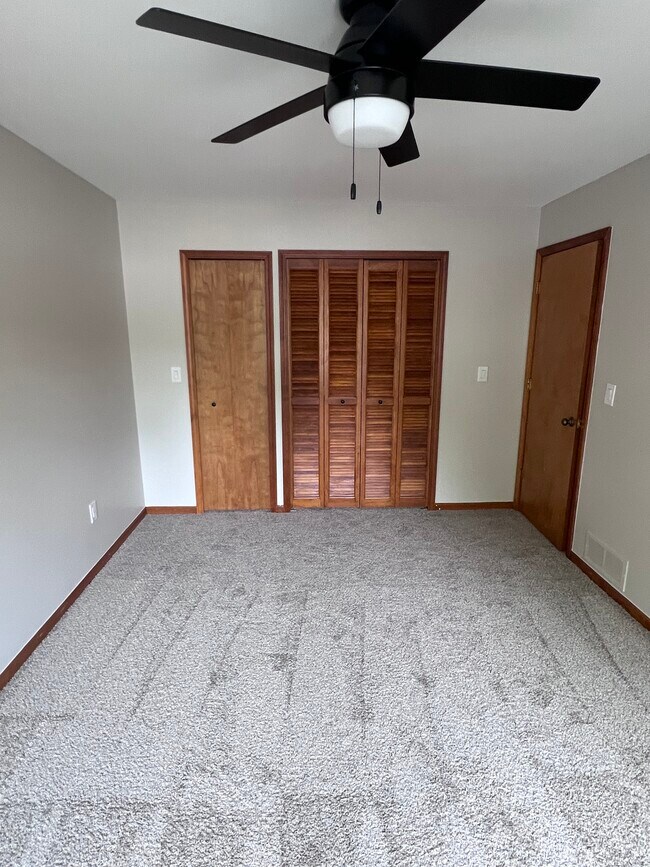 Building Photo - 261 Pinewood Cir