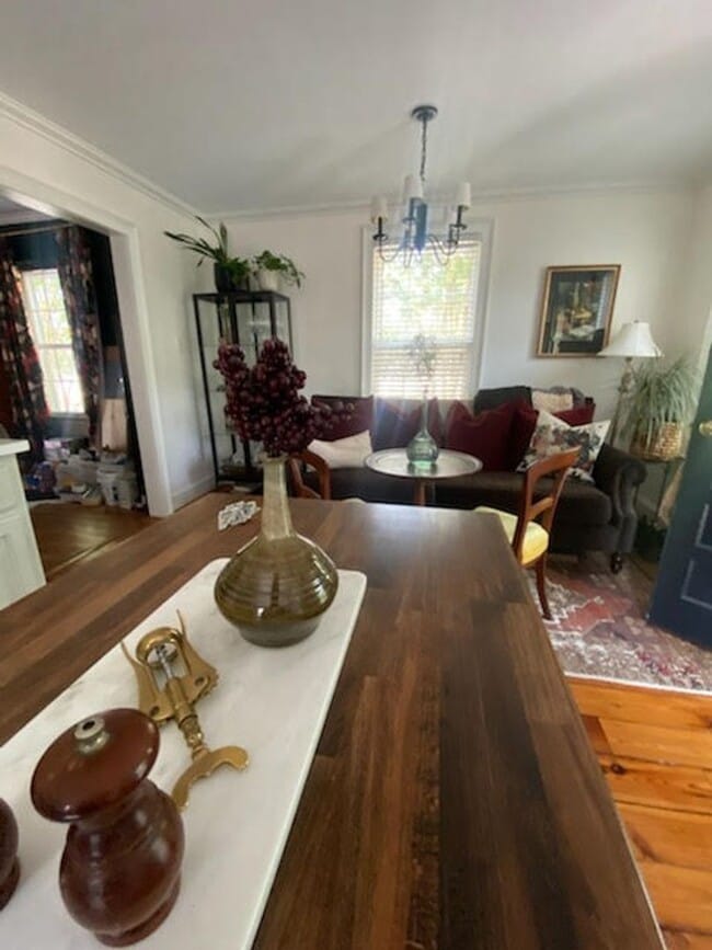 Building Photo - Beautiful historic 3BR/1.5BA Home in Downt...