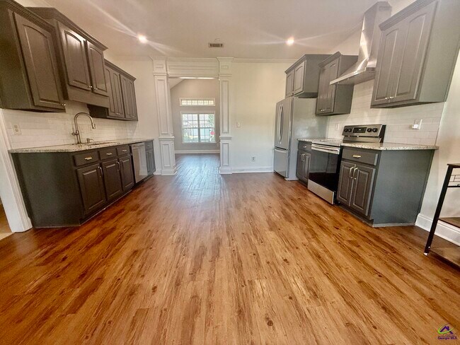 Building Photo - 634 Post Oak Way