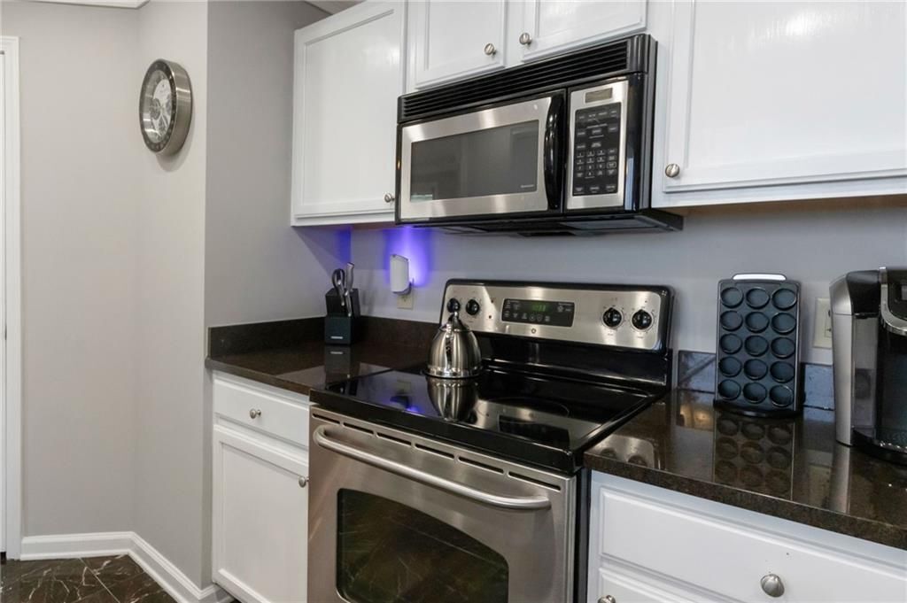 Building Photo - 3040 Peachtree Rd