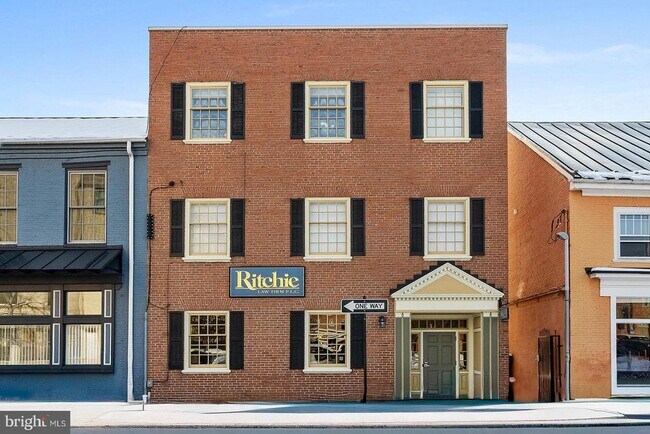 Building Photo - 25 E Boscawen St