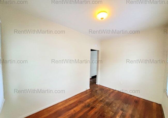 Building Photo - FOR RENT- Fully Remodeled home In the quiet Spring View neighborhood of Waterloo! Pets ok!